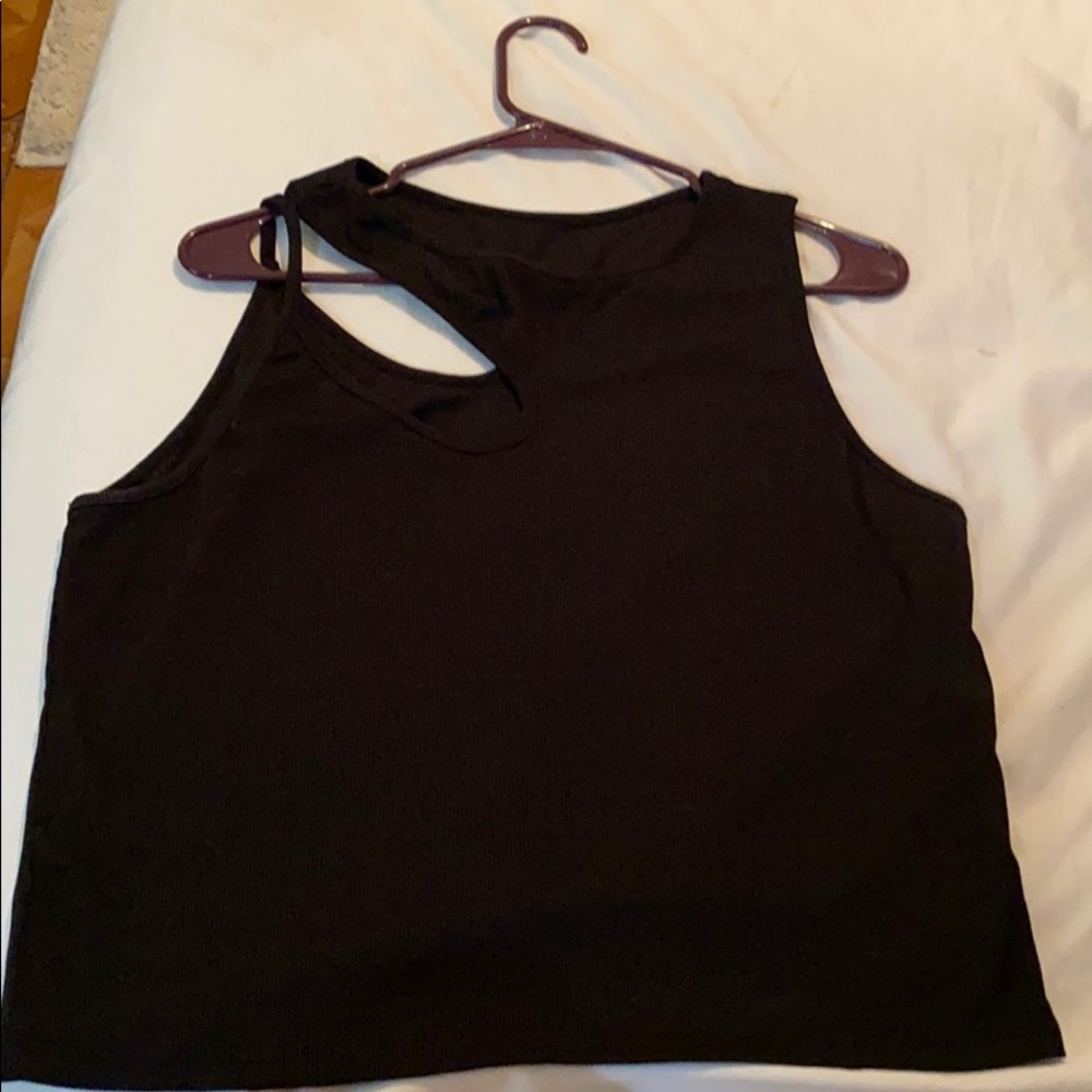 Black sleeveless shirt
